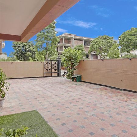 Treebo Modern Stays Noida Exterior photo