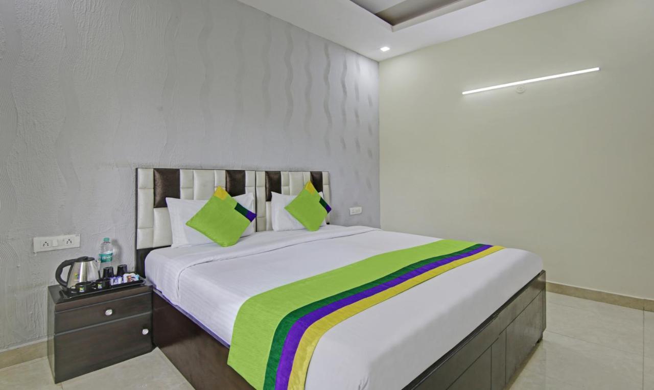 Treebo Modern Stays Noida Exterior photo