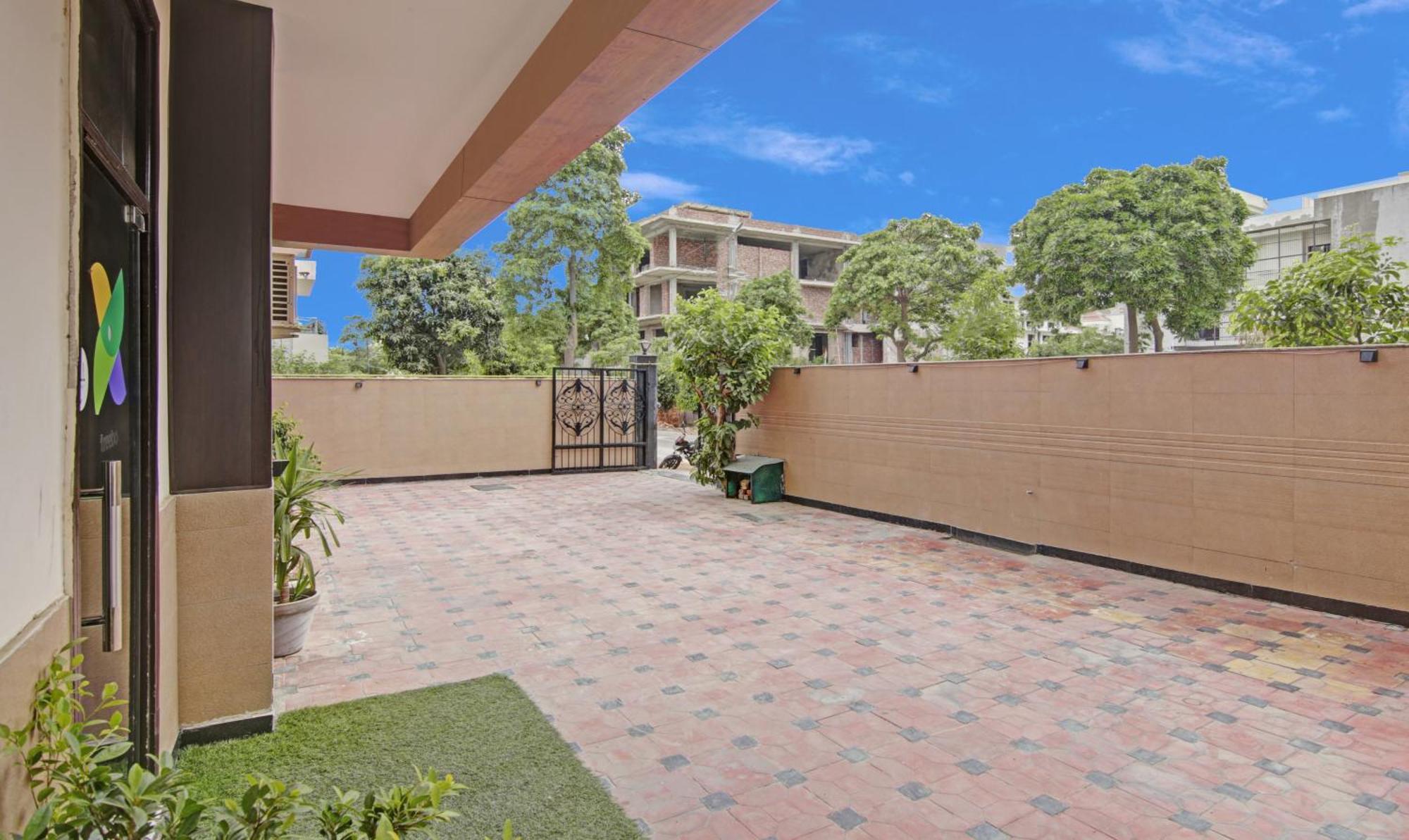 Treebo Modern Stays Noida Exterior photo