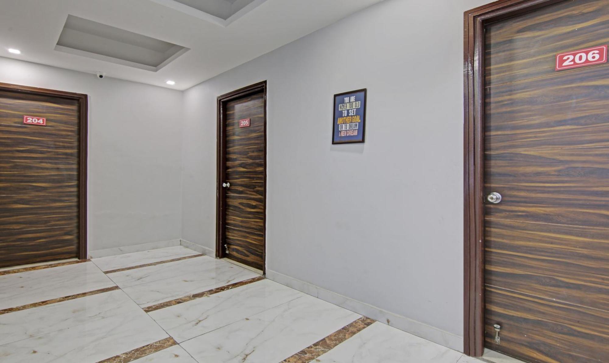 Treebo Modern Stays Noida Exterior photo