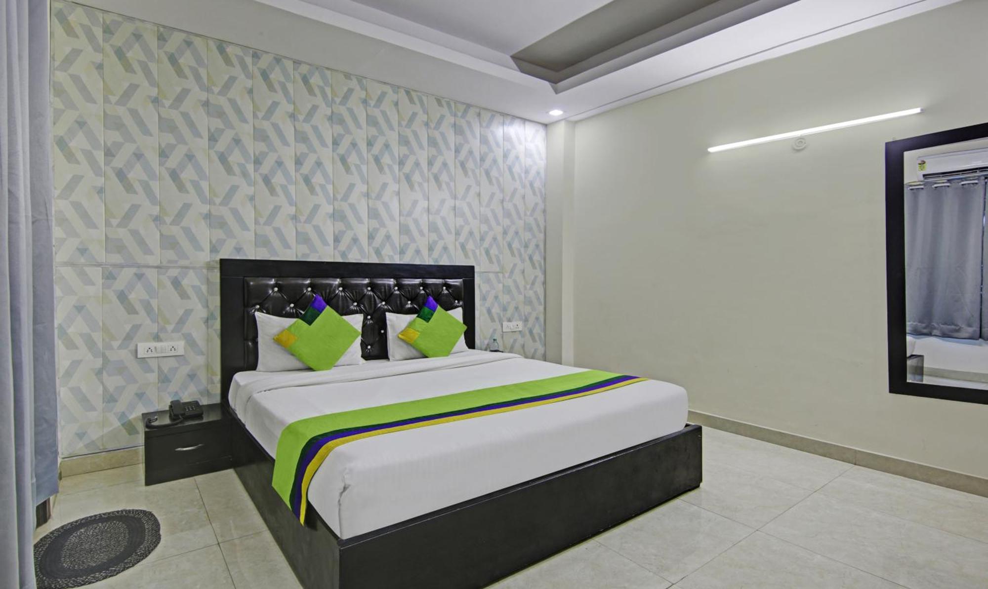 Treebo Modern Stays Noida Exterior photo