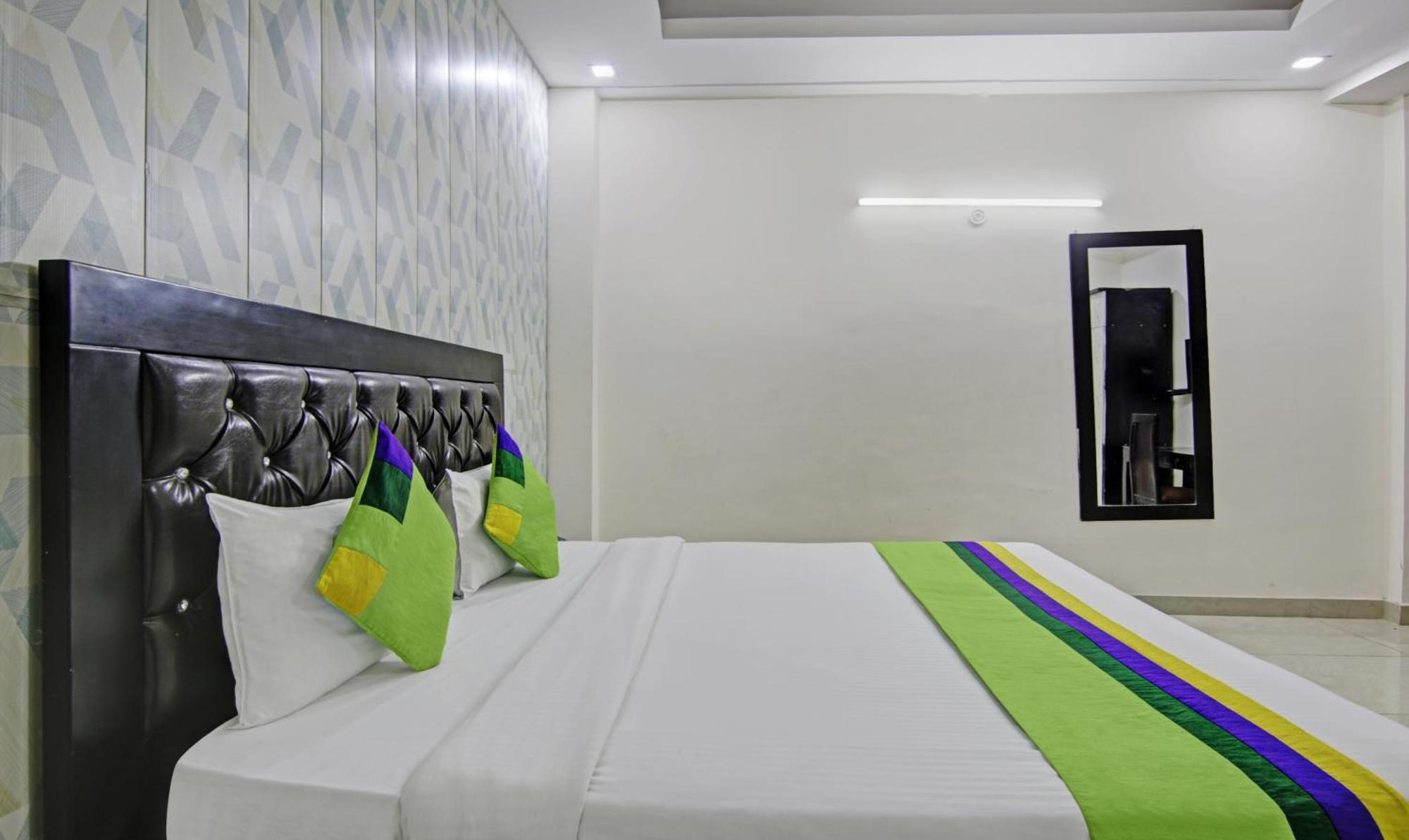Treebo Modern Stays Noida Exterior photo