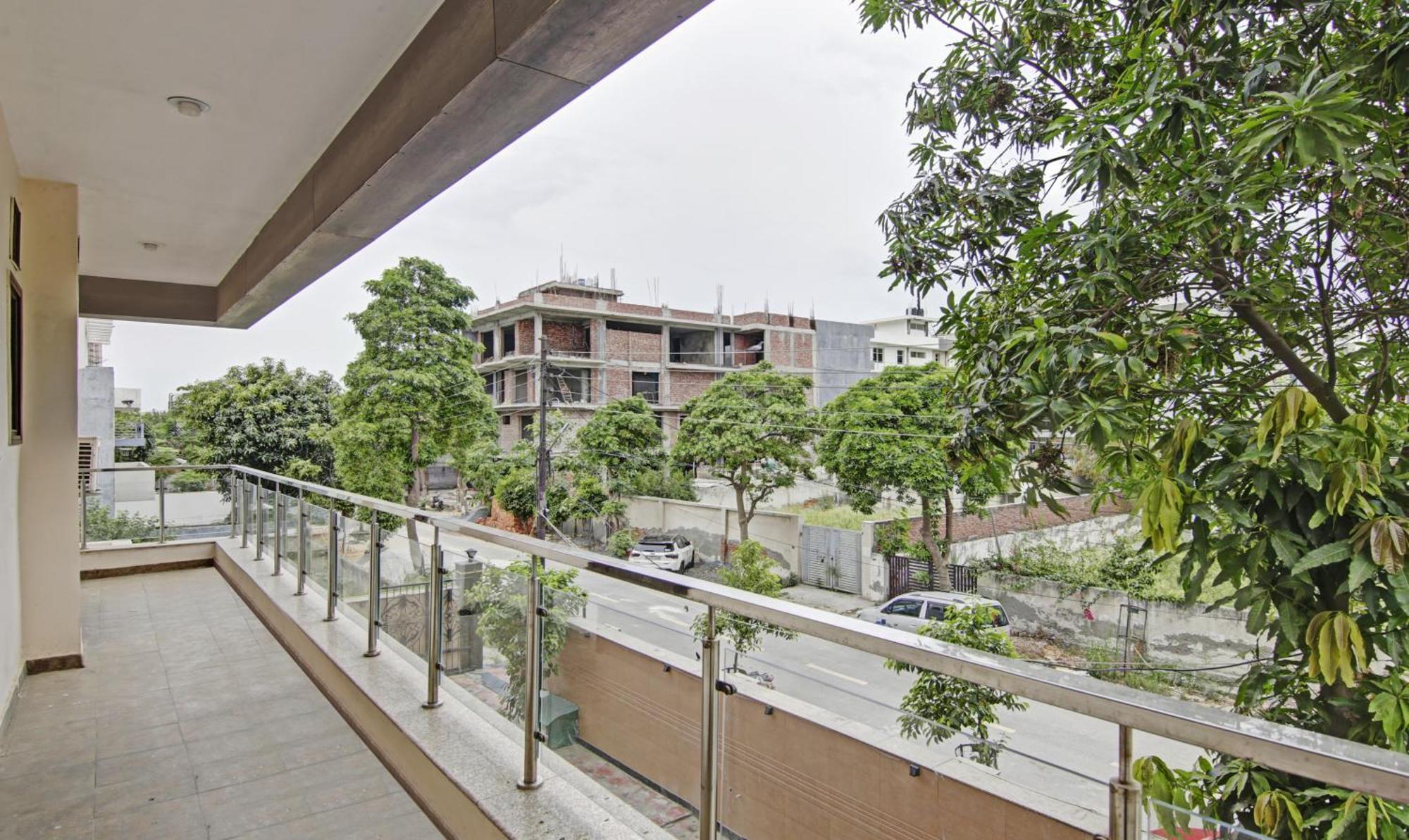 Treebo Modern Stays Noida Exterior photo